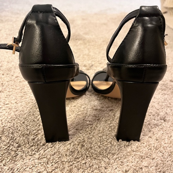 Shoe Dazzle. Great condition, like new. Worn once, for a couple of hours. - Picture 4 of 5